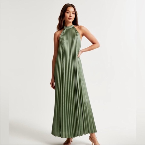 Abercrombie & Fitch Dresses & Skirts - Abercrombie & Fitch Green Halter Pleated Dress
